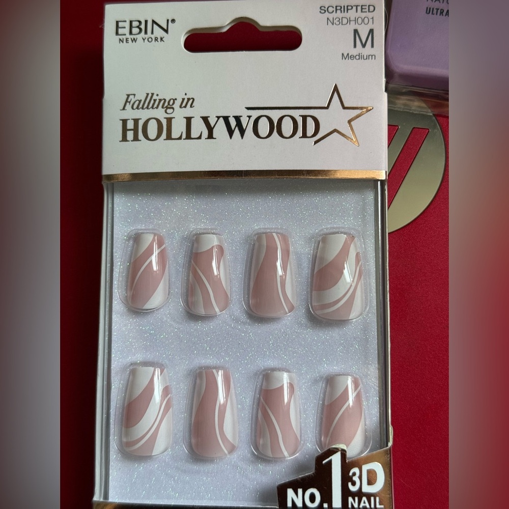 Falling in Hollywood Medium Press-On Nails - Pink and White